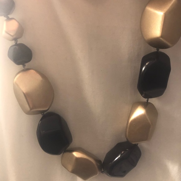 Black and gold necklace - Picture 3 of 3
